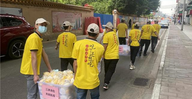 包子加肉馅，豆奶热乎乎！超2000份早餐免费送给抗疫人员